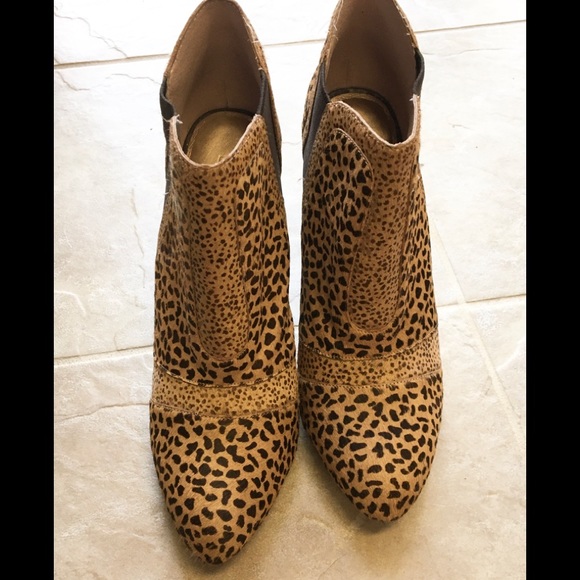 Gorgeous BCBGENERATION cowhide ankle booties! - Picture 3 of 15